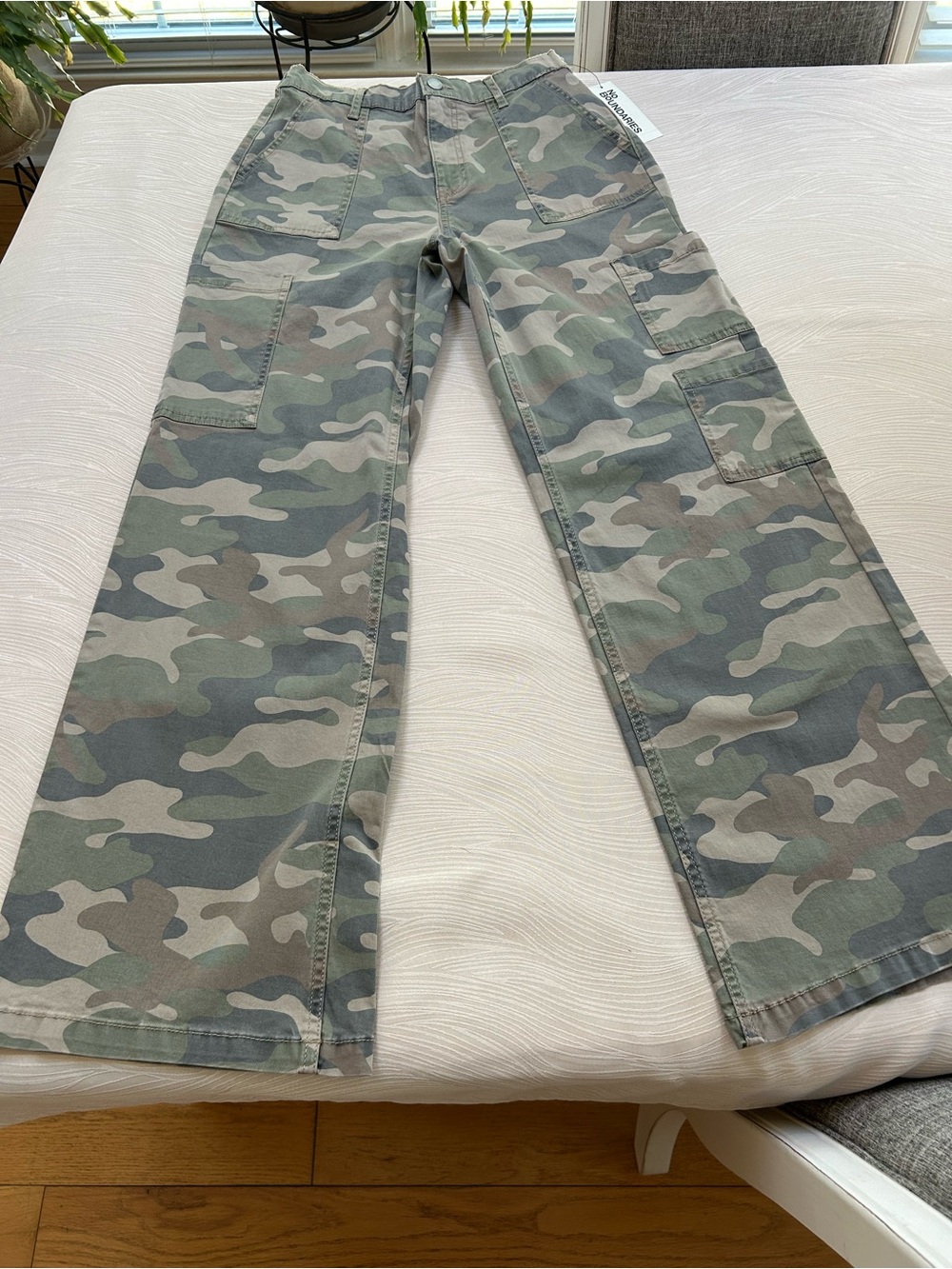 No Boundaries Women's Camo Boot Cut Cargo Pants - Green & Tan